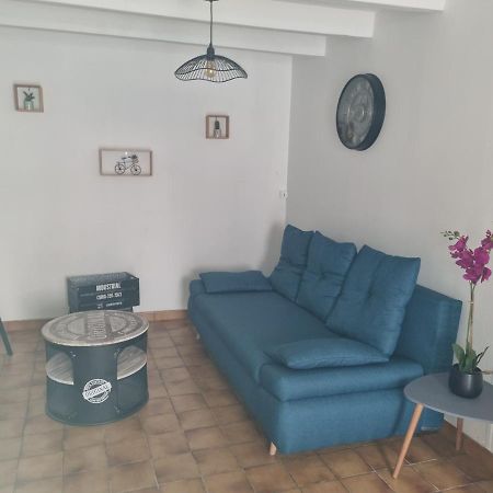 Jolie Petite Maison Dans Village Fortifie Brigueuil Bagian luar foto