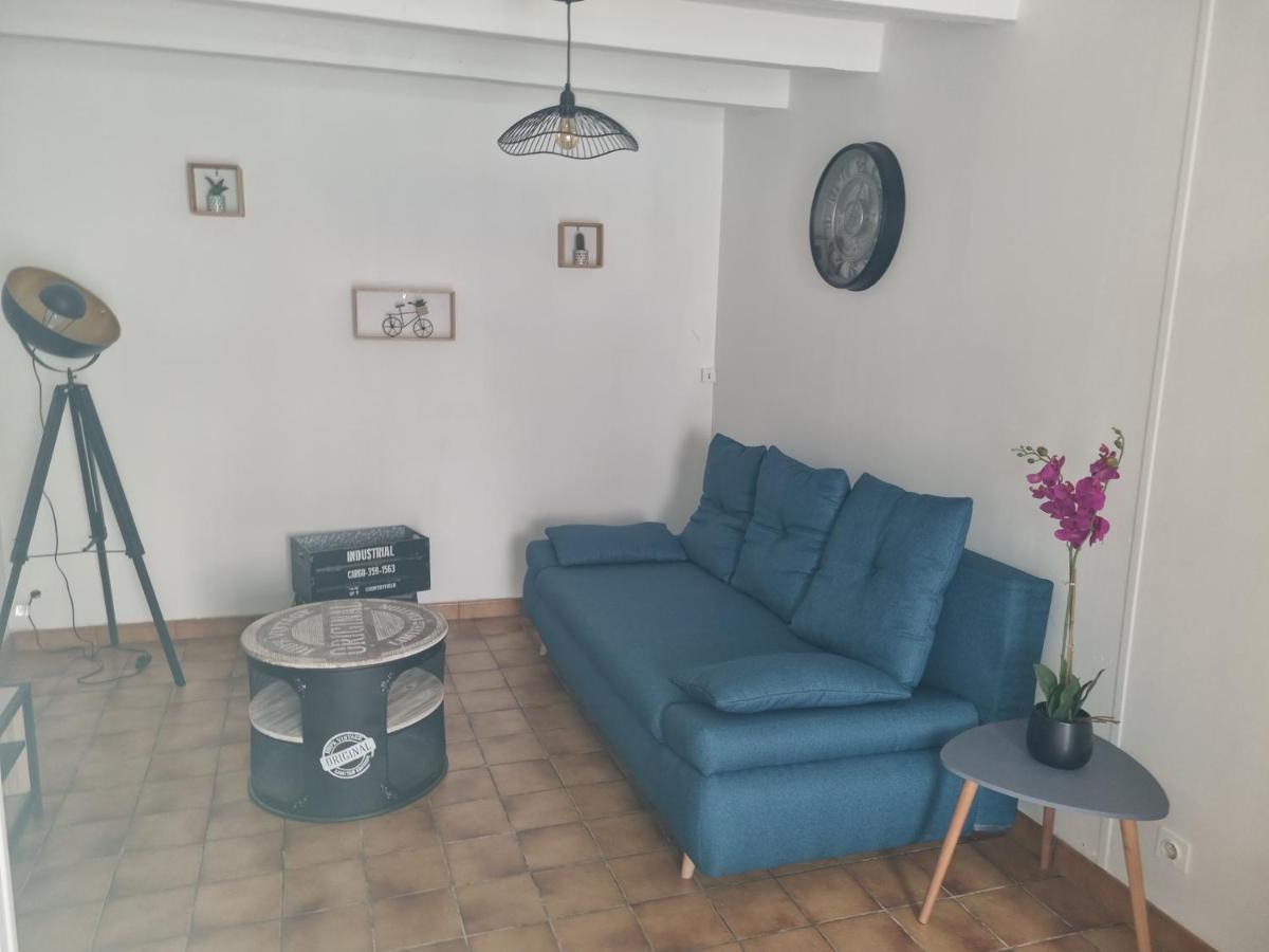 Jolie Petite Maison Dans Village Fortifie Brigueuil Bagian luar foto