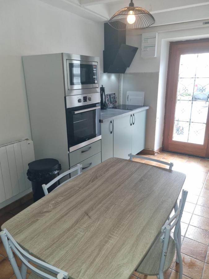 Jolie Petite Maison Dans Village Fortifie Brigueuil Bagian luar foto