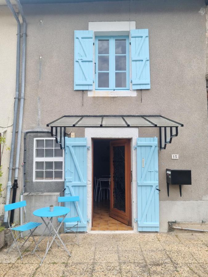 Jolie Petite Maison Dans Village Fortifie Brigueuil Bagian luar foto