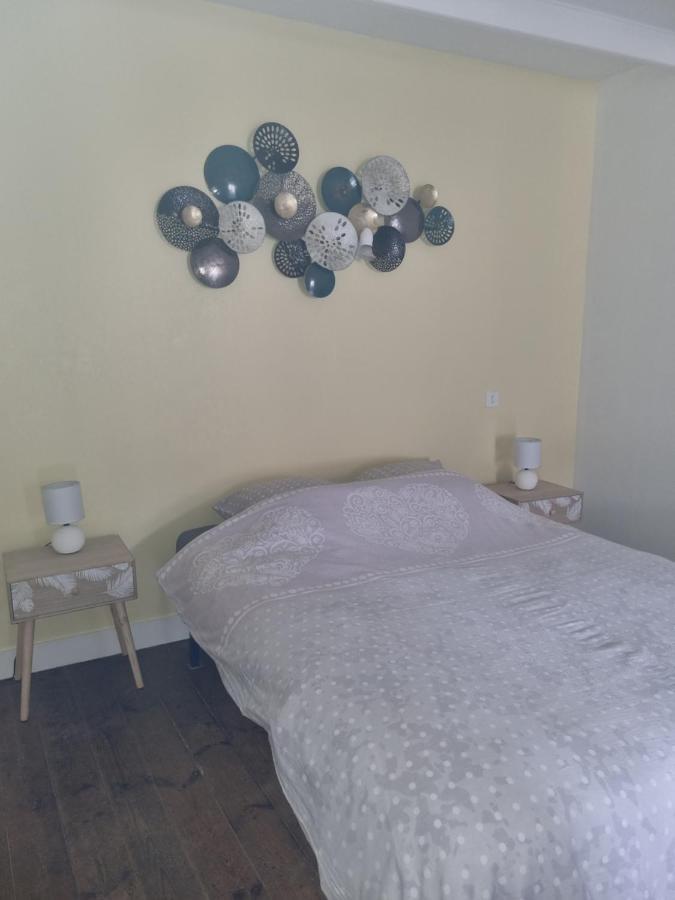 Jolie Petite Maison Dans Village Fortifie Brigueuil Bagian luar foto